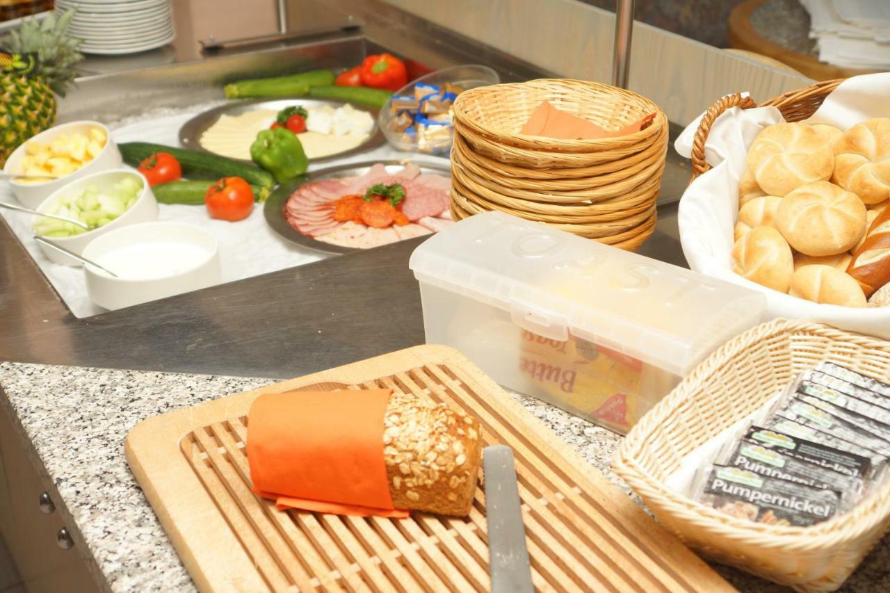 Hotel Krauthof Λούντβιχσμπουργκ Εξωτερικό φωτογραφία