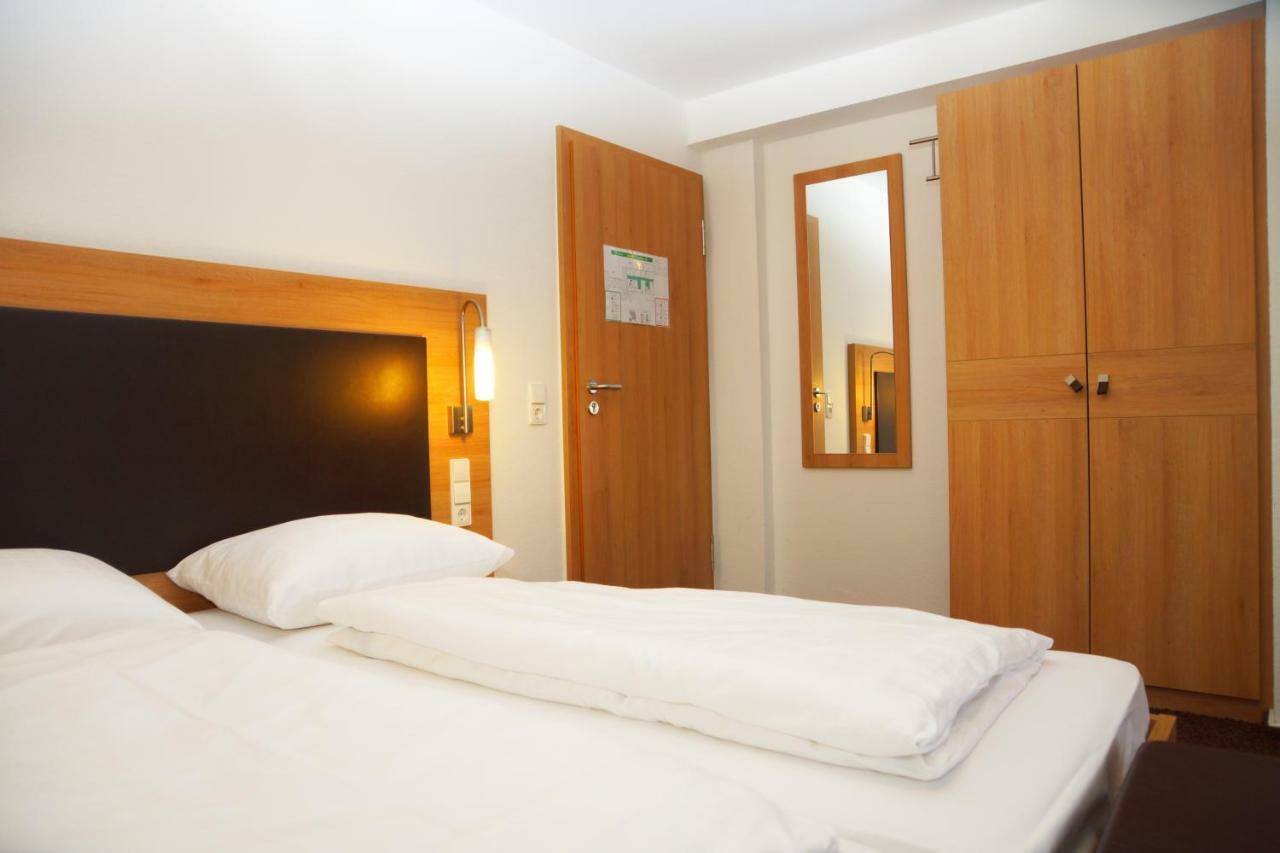 Hotel Krauthof Λούντβιχσμπουργκ Εξωτερικό φωτογραφία