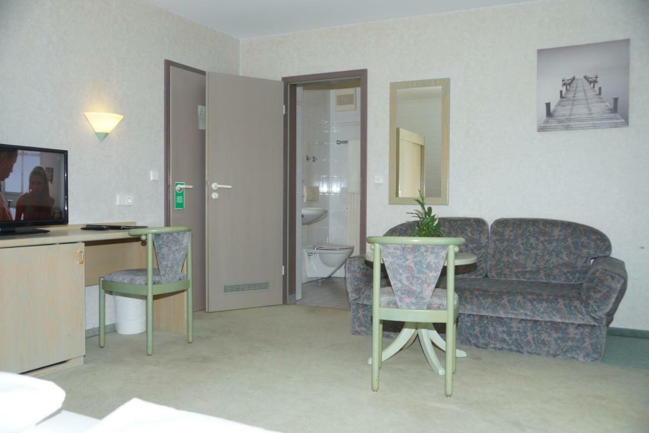 Hotel Krauthof Λούντβιχσμπουργκ Εξωτερικό φωτογραφία