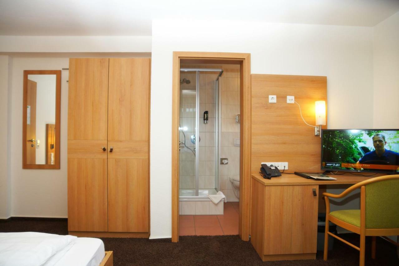 Hotel Krauthof Λούντβιχσμπουργκ Εξωτερικό φωτογραφία