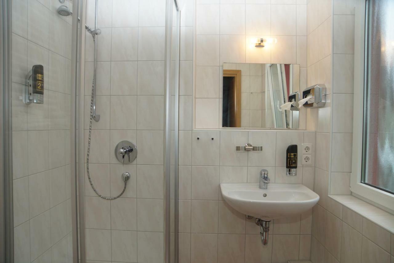 Hotel Krauthof Λούντβιχσμπουργκ Εξωτερικό φωτογραφία