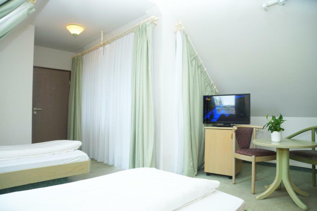 Hotel Krauthof Λούντβιχσμπουργκ Εξωτερικό φωτογραφία