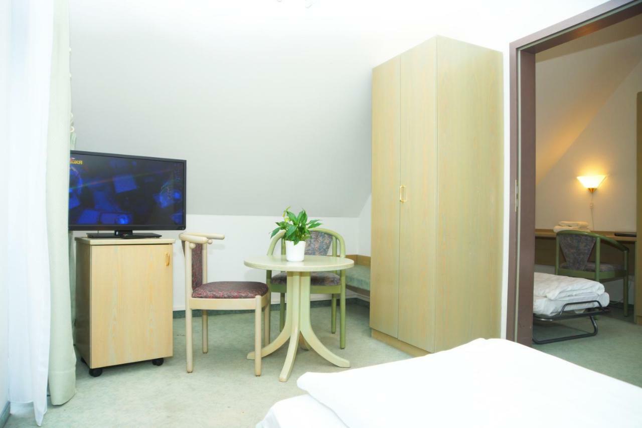 Hotel Krauthof Λούντβιχσμπουργκ Εξωτερικό φωτογραφία